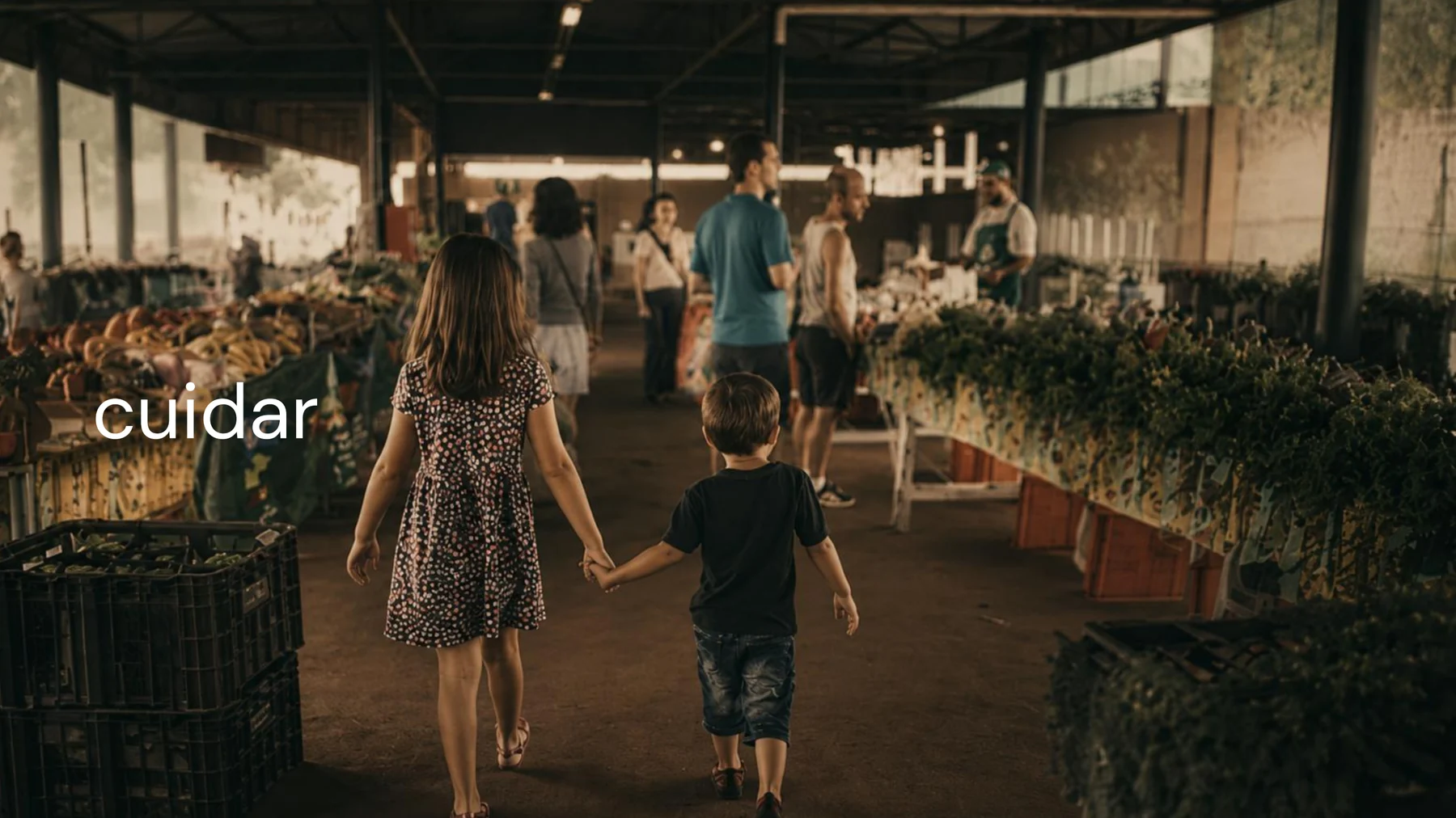 Duas crianças caminhando de mãos dadas em um espaço de feira, com a palavra cuidar sobreposta.